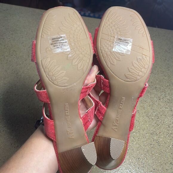 Anne Klein iFlex red lizard embossed sueded leather wood heel comfort sandals - Picture 11 of 16